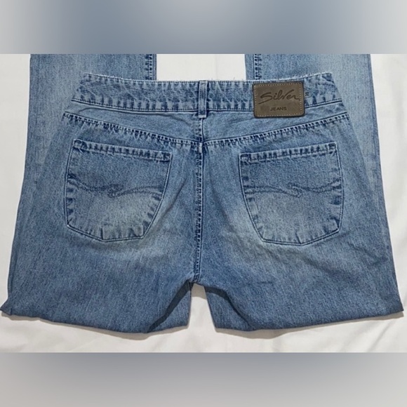 Silver Clothing Company Jeans. Size tags says 30x34 But measured at 35 in inseam - Picture 7 of 12